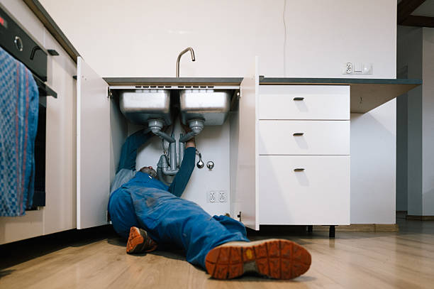 Professional Leak Detection technician working in Niles, IL